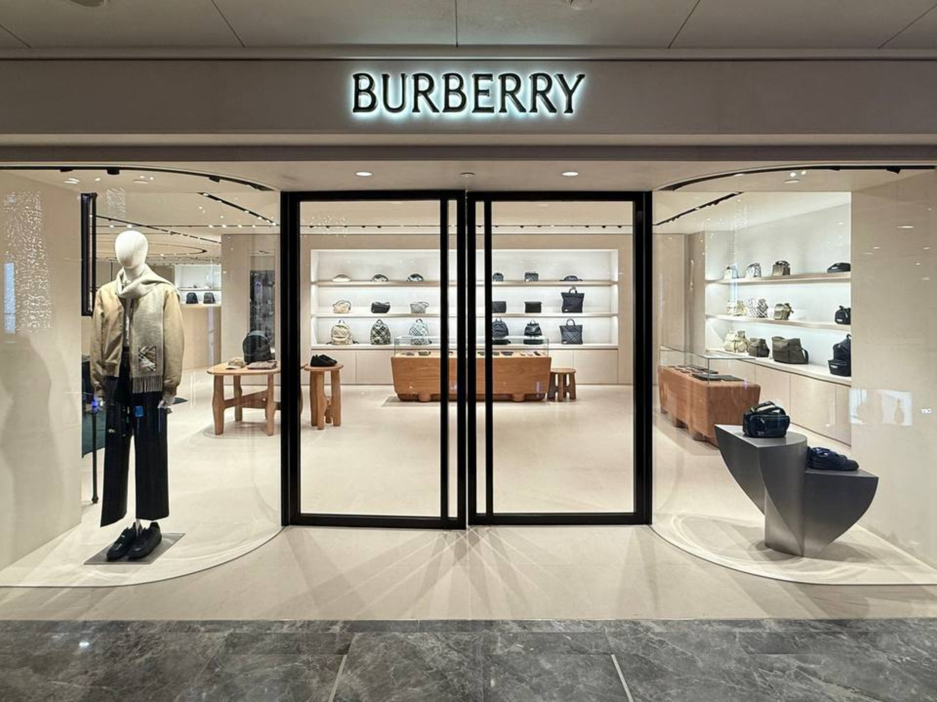 Burberry Window Display_Client Project