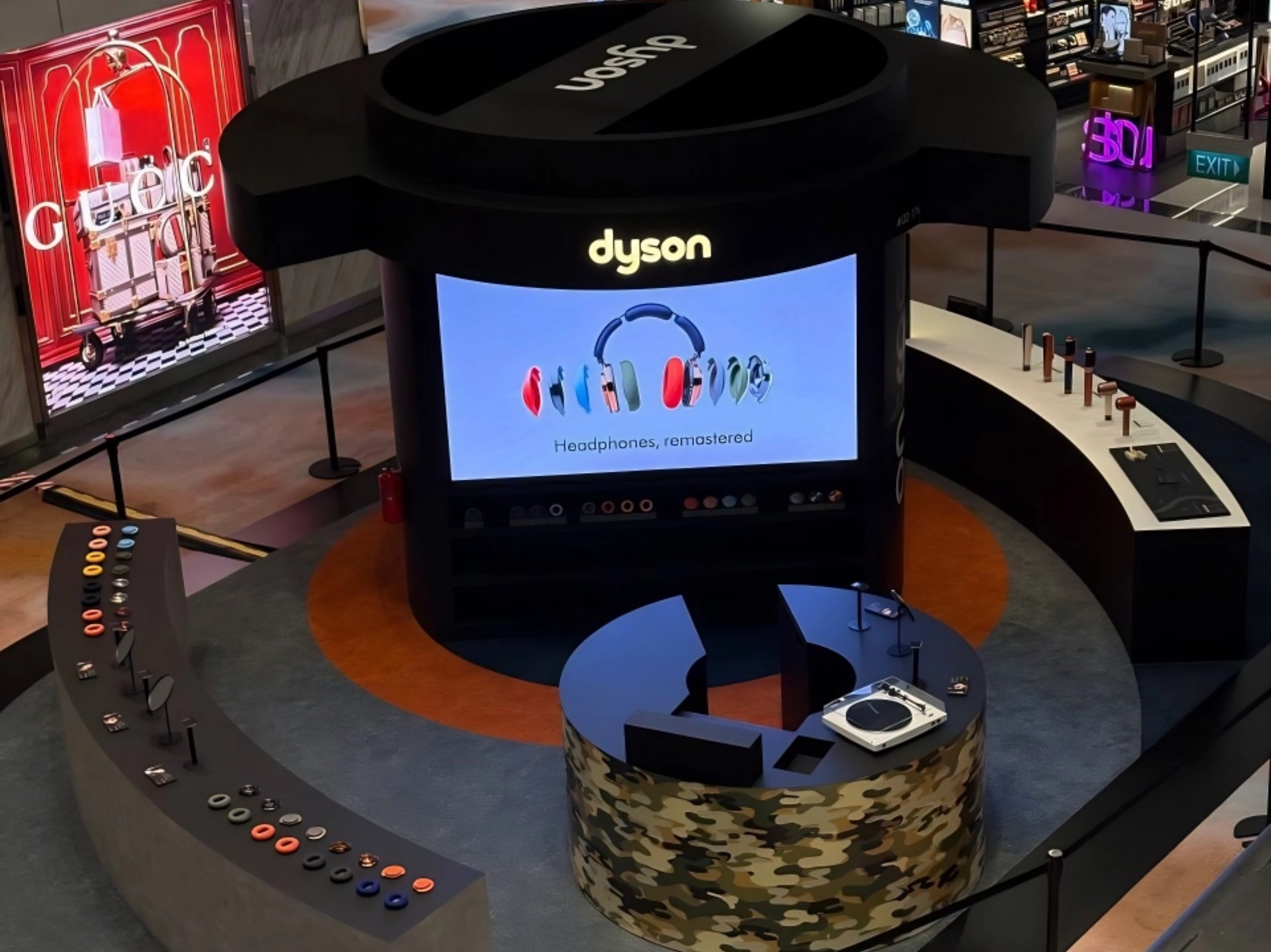 Multi-Sensory Pop-Up Experience